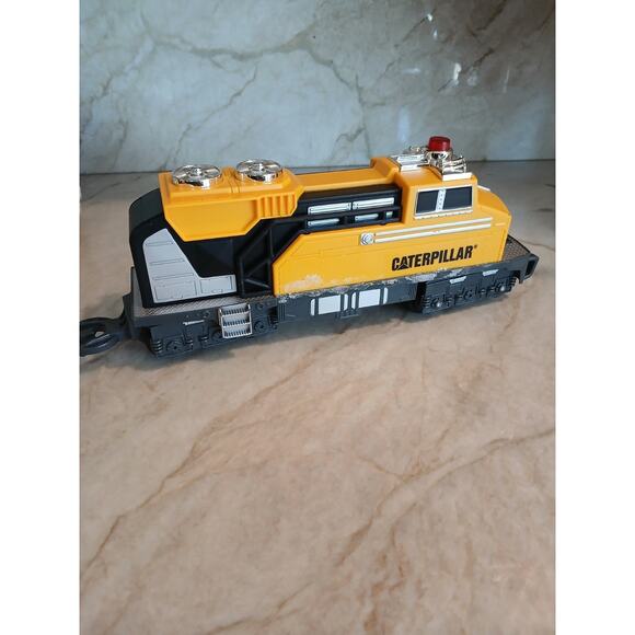Toy State CATERPILLAR Construction Train Locomotive Engine CAT Yellow Works Fast - Picture 5 of 16
